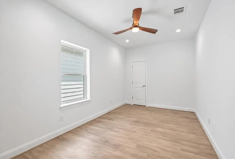 1221 W 16th Street #F Houston, TX 77008