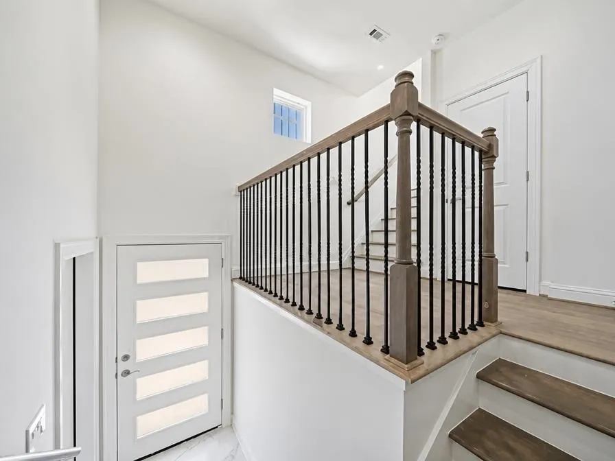 1221 W 16th Street #F Houston, TX 77008