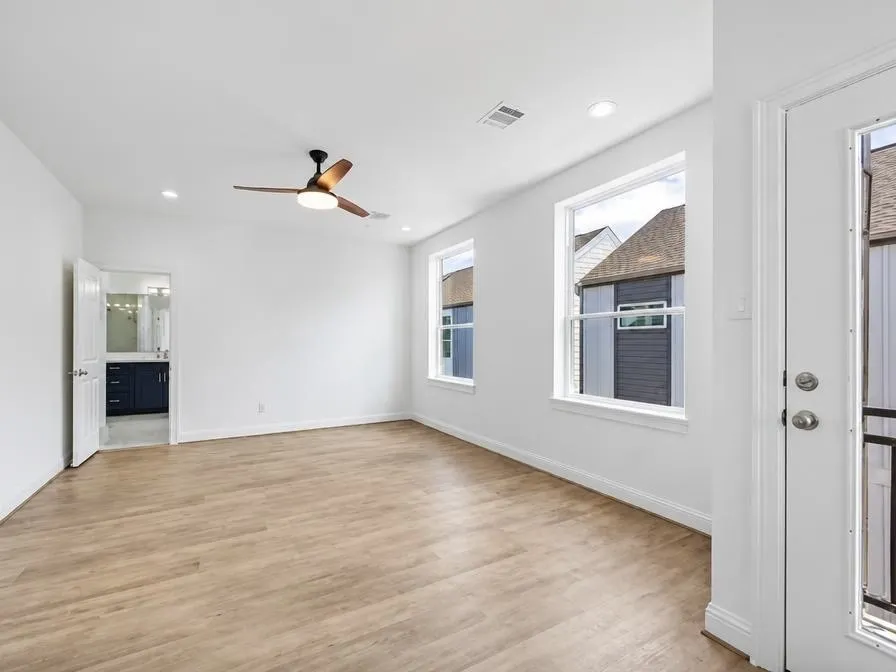 1221 W 16th Street #F Houston, TX 77008
