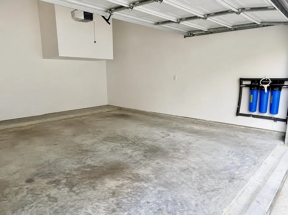 1221 W 16th Street #F Houston, TX 77008