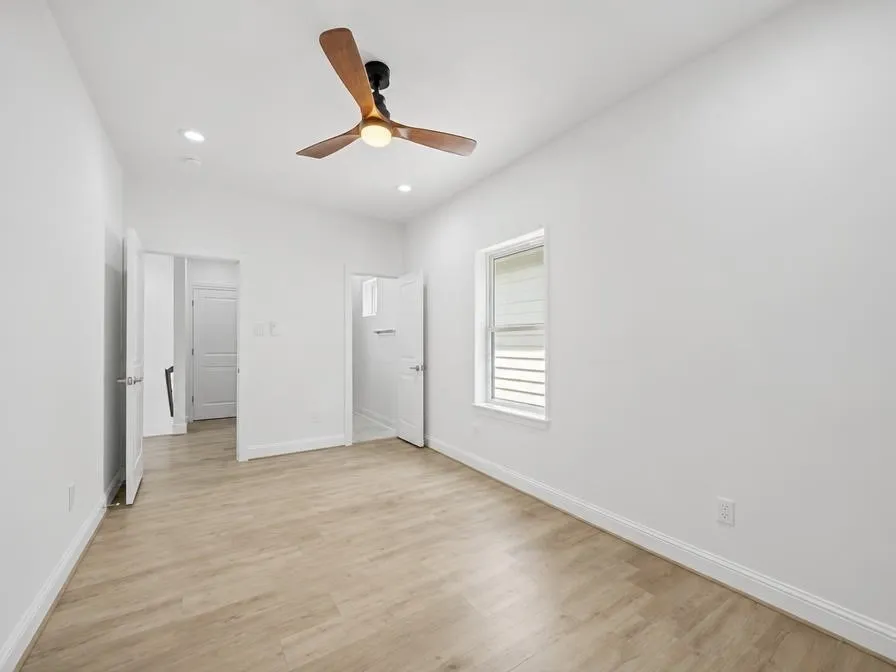 1221 W 16th Street #F Houston, TX 77008