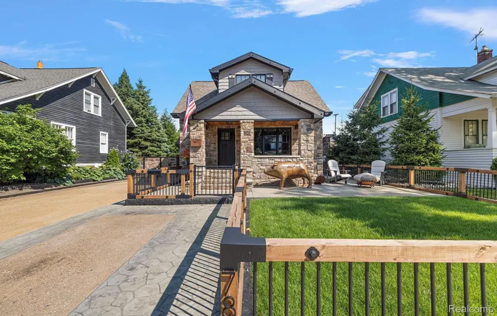 7881 Chapoton Street Utica City, MI 48317