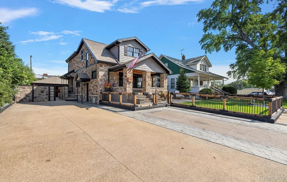 7881 Chapoton Street Utica City, MI 48317