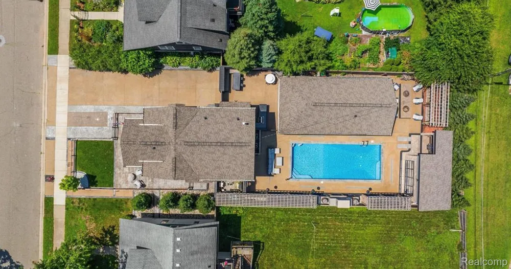 7881 Chapoton Street Utica City, MI 48317