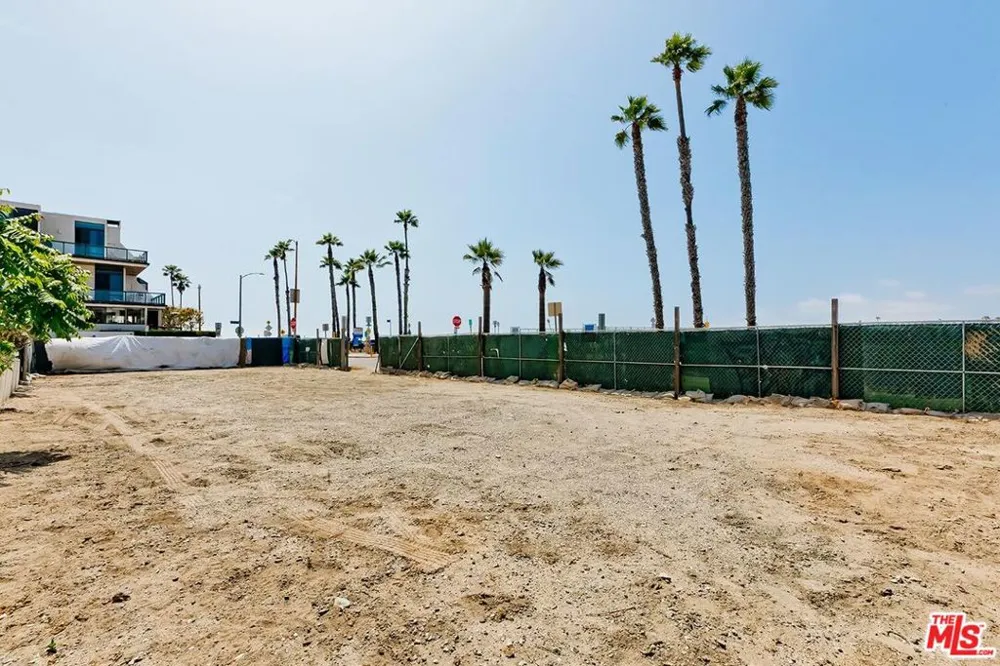 6202 Pacific Avenue Playa del Rey, CA 90293