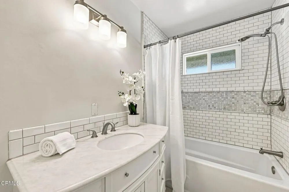 385 Hayes Avenue Ventura, CA 93003