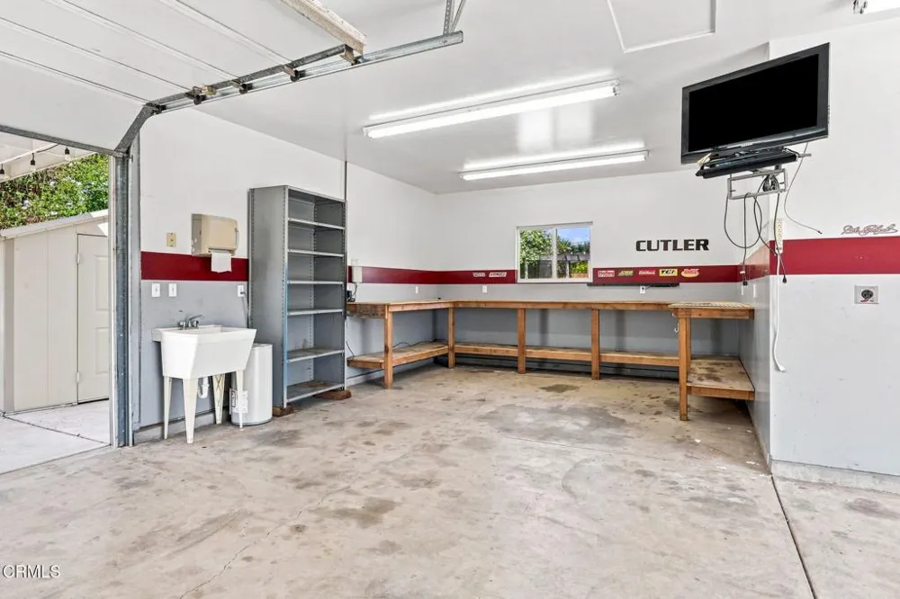 385 Hayes Avenue Ventura, CA 93003