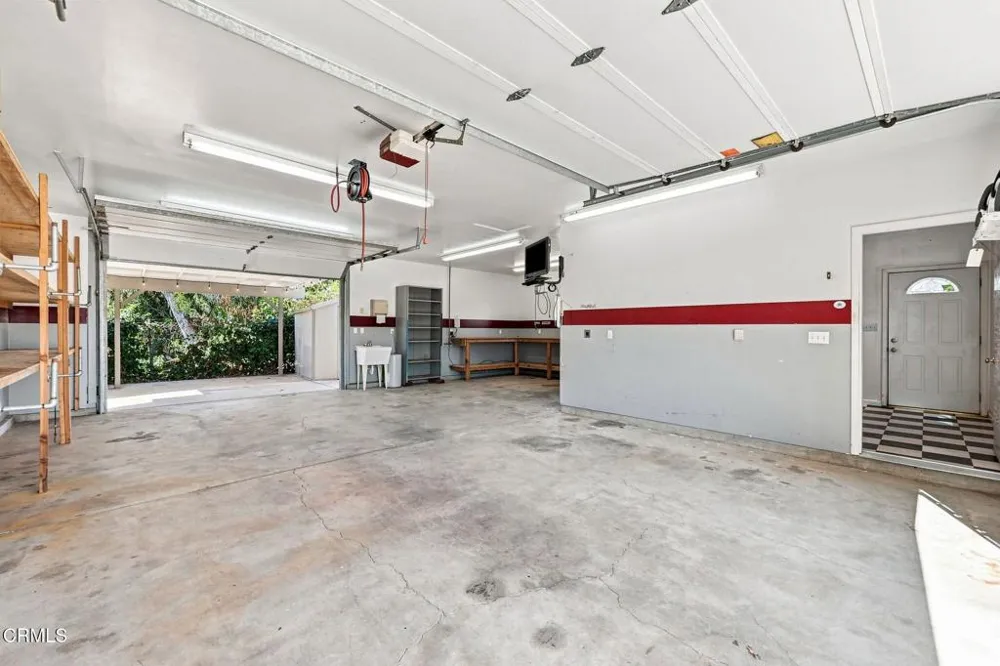385 Hayes Avenue Ventura, CA 93003
