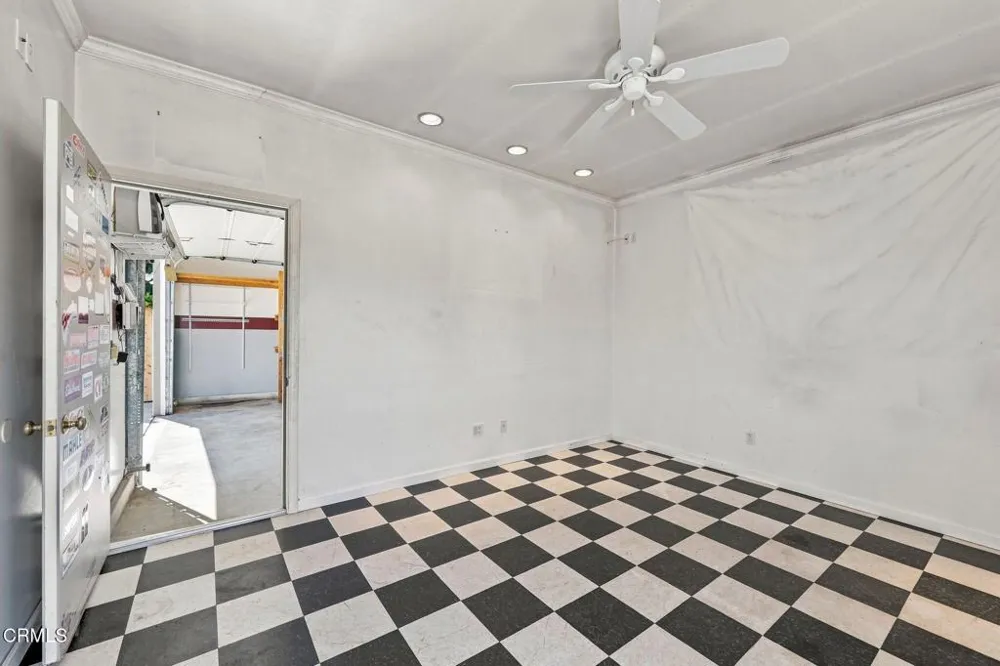 385 Hayes Avenue Ventura, CA 93003