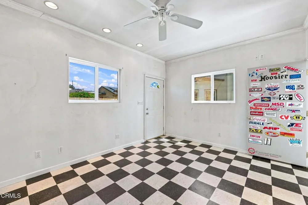 385 Hayes Avenue Ventura, CA 93003