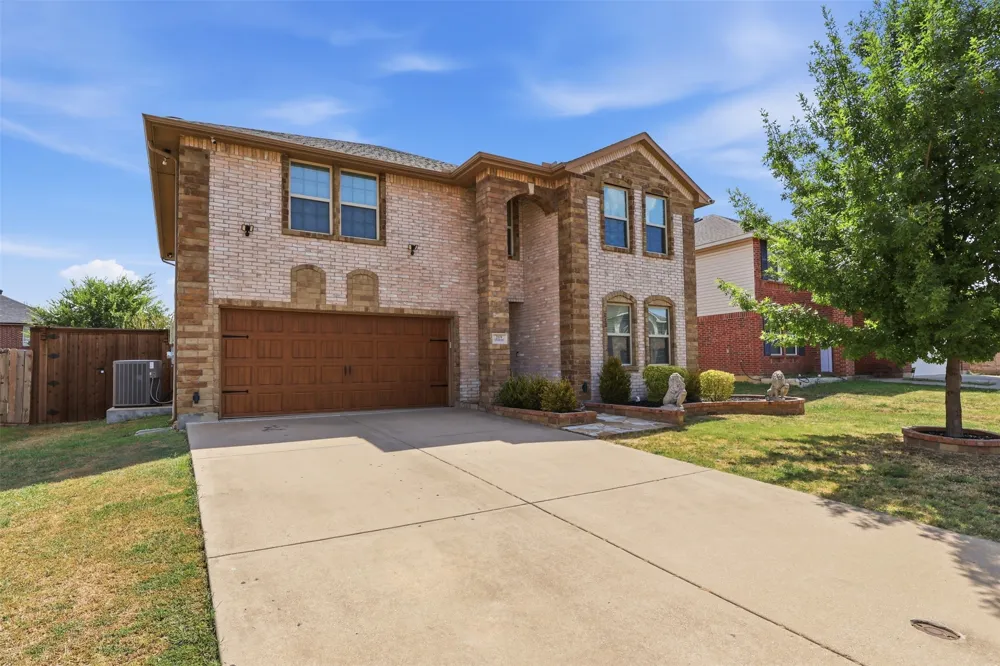2119 Edgewood Drive Grand Prairie, TX 75052