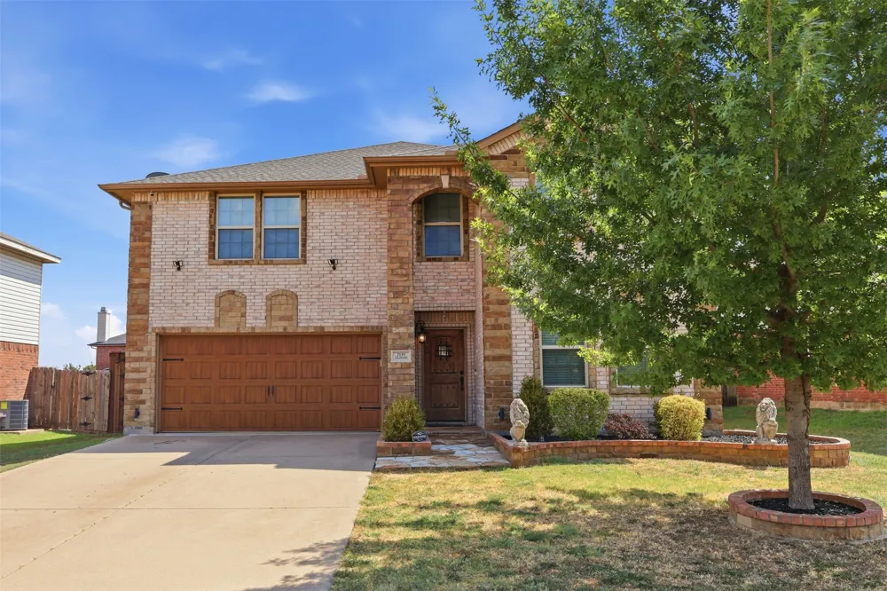 2119 Edgewood Drive Grand Prairie, TX 75052