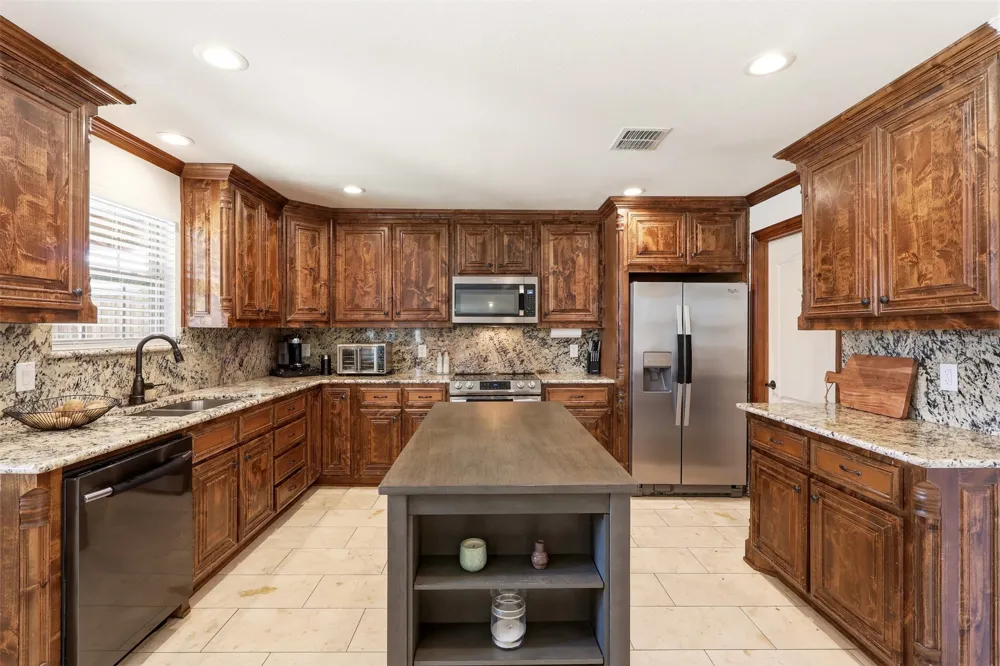 2119 Edgewood Drive Grand Prairie, TX 75052