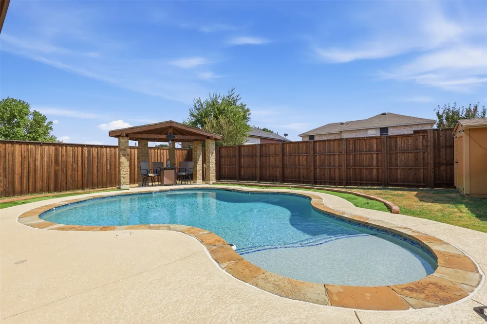 2119 Edgewood Drive Grand Prairie, TX 75052