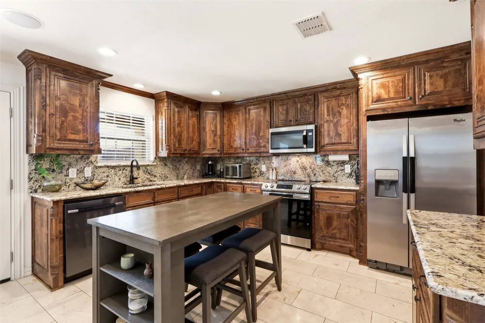 2119 Edgewood Drive Grand Prairie, TX 75052
