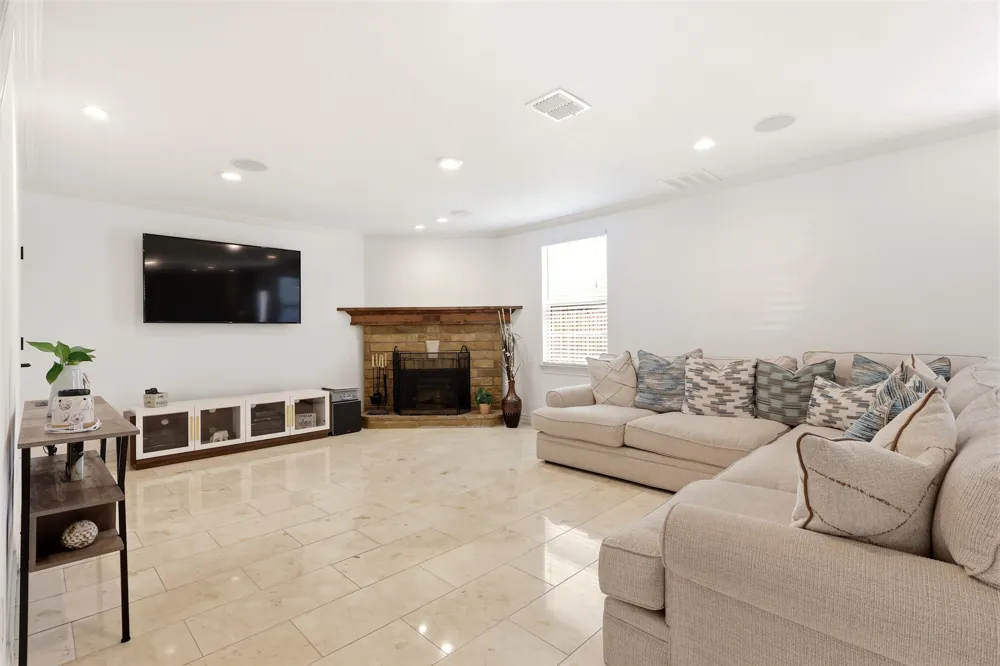 2119 Edgewood Drive Grand Prairie, TX 75052