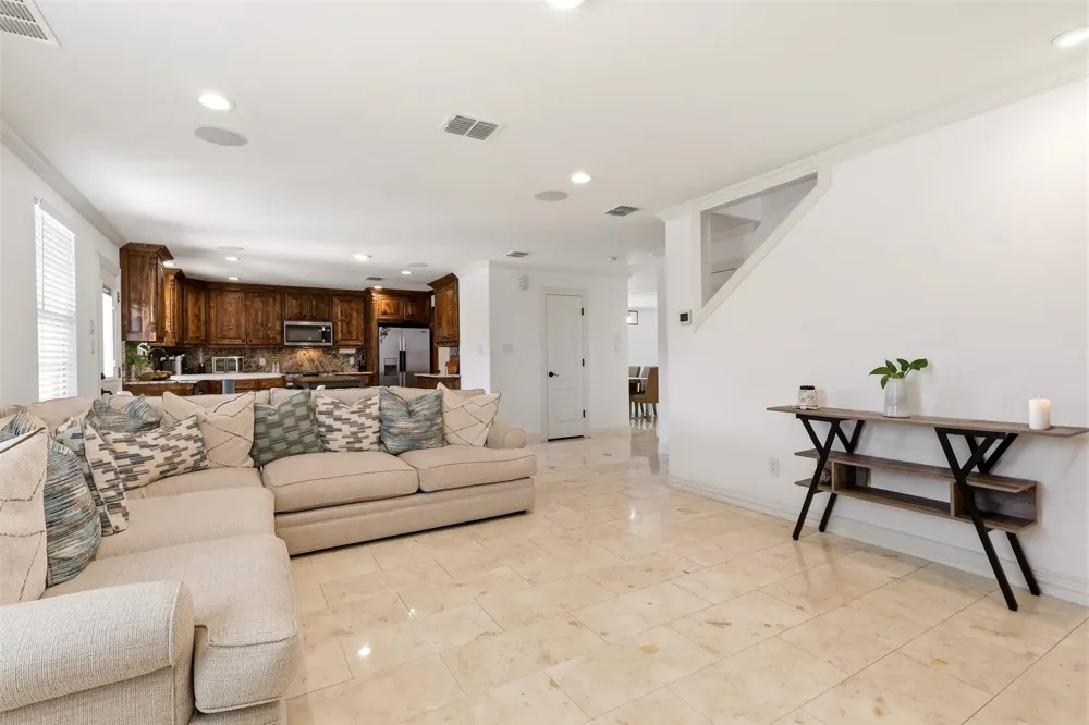 2119 Edgewood Drive Grand Prairie, TX 75052