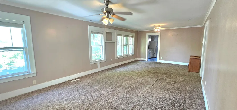 1135 S Quaker Avenue Tulsa, OK 74120