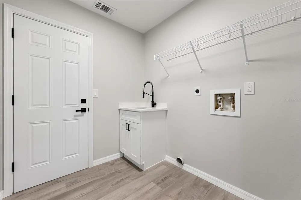 172 SHADY PINE LANE Nokomis, FL 34275