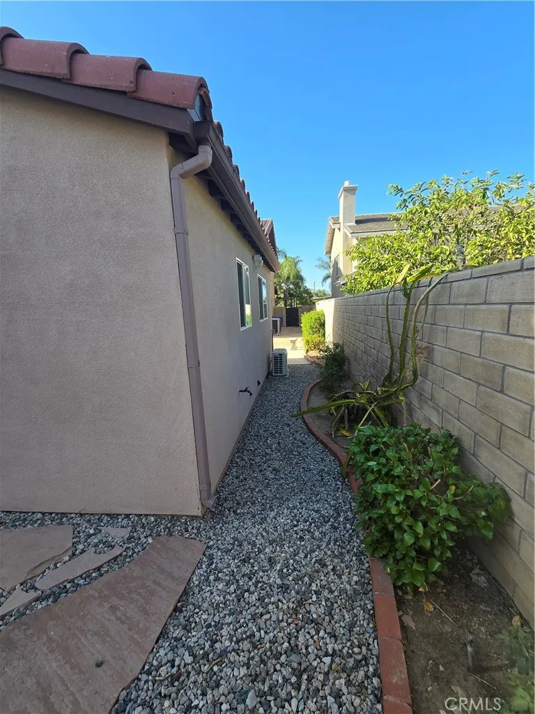 18546 Elkwood Street Reseda, CA 91335