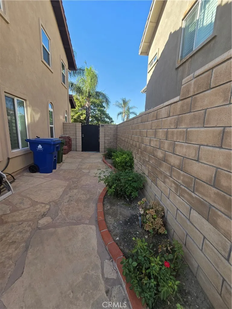 18546 Elkwood Street Reseda, CA 91335