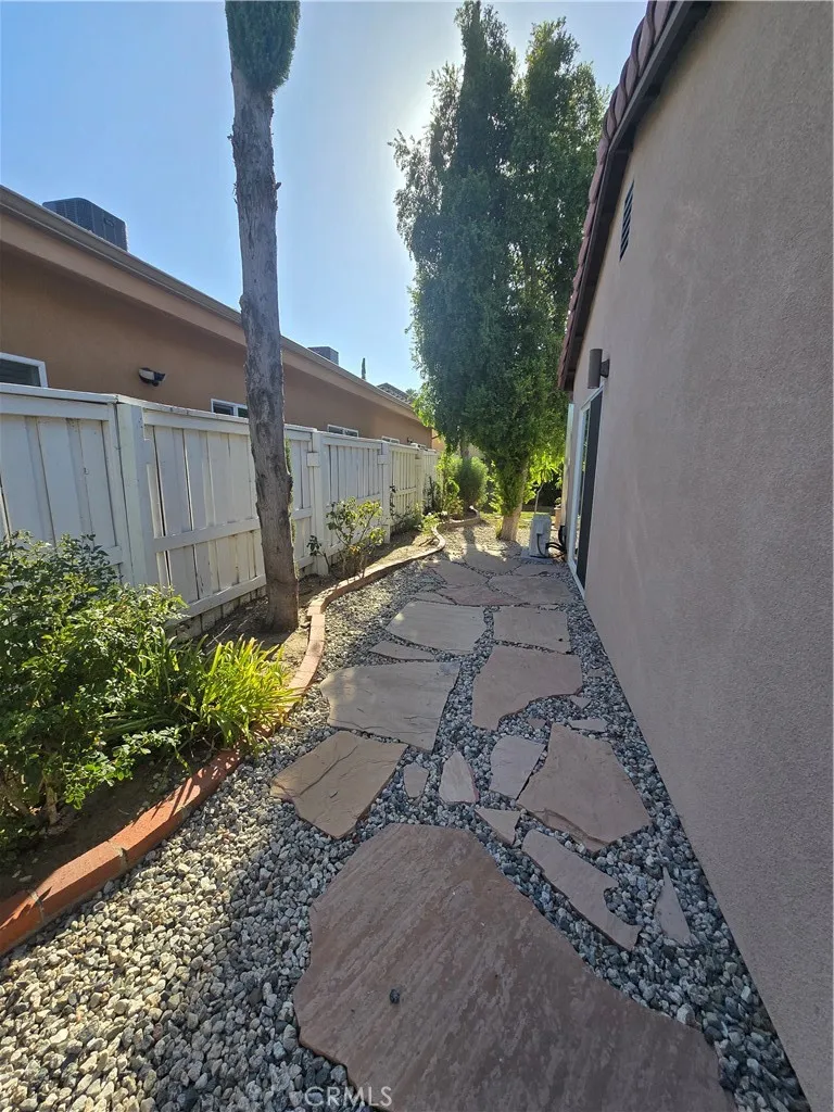 18546 Elkwood Street Reseda, CA 91335