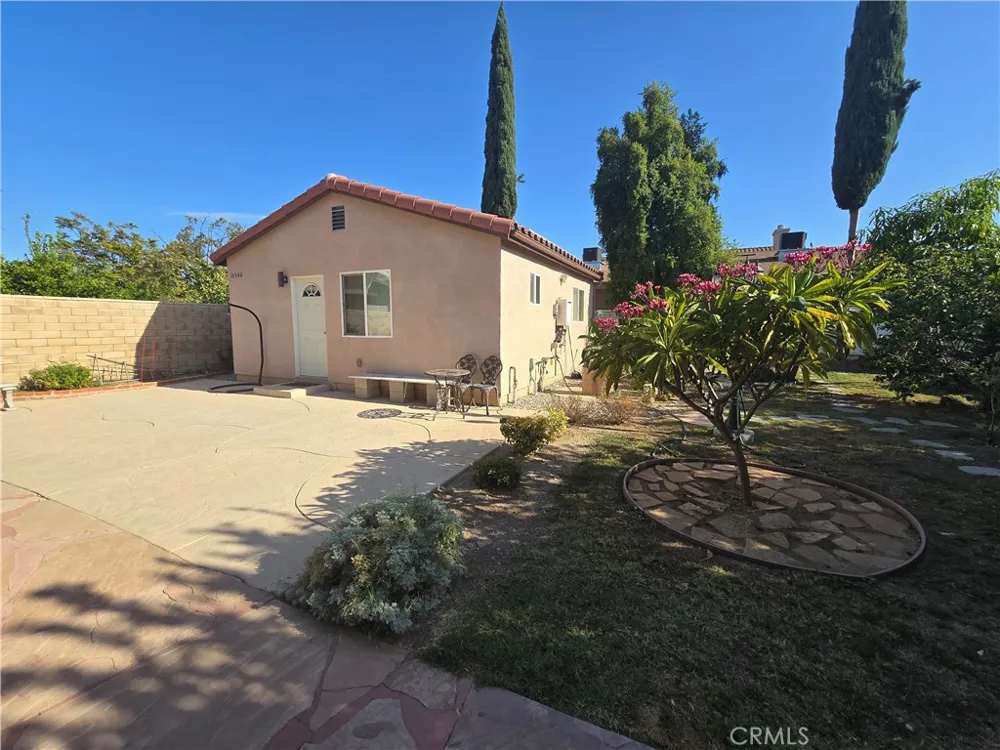 18546 Elkwood Street Reseda, CA 91335