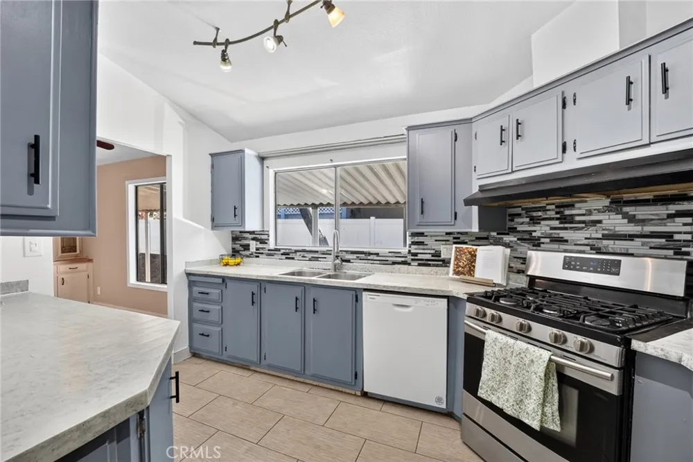 15181 Van Buren #303 Riverside, CA 92504