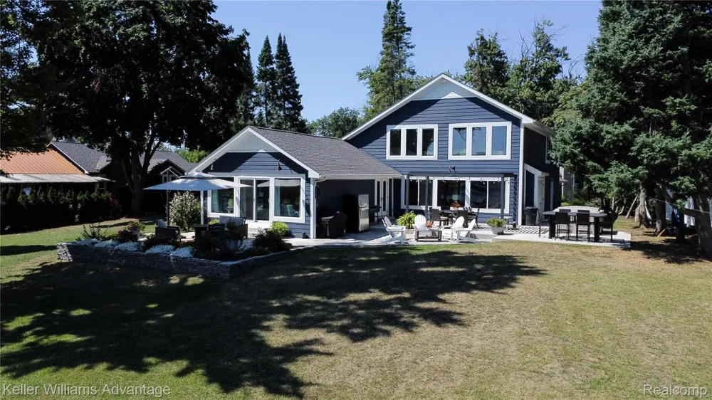 8806 Charbane Avenue White Lake Charter Township, MI 48386