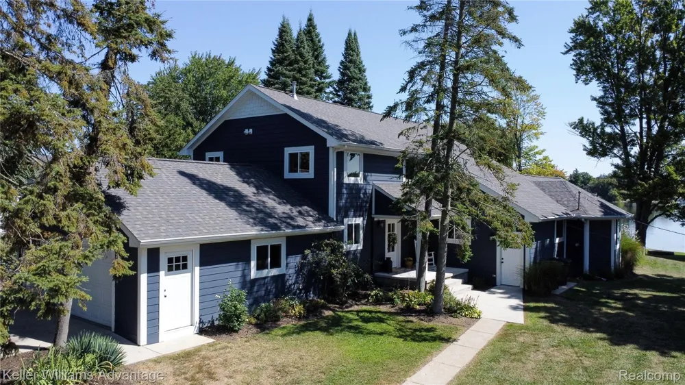 8806 Charbane Avenue White Lake Charter Township, MI 48386