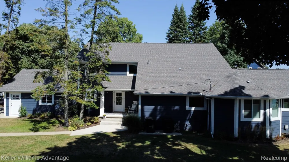 8806 Charbane Avenue White Lake Charter Township, MI 48386
