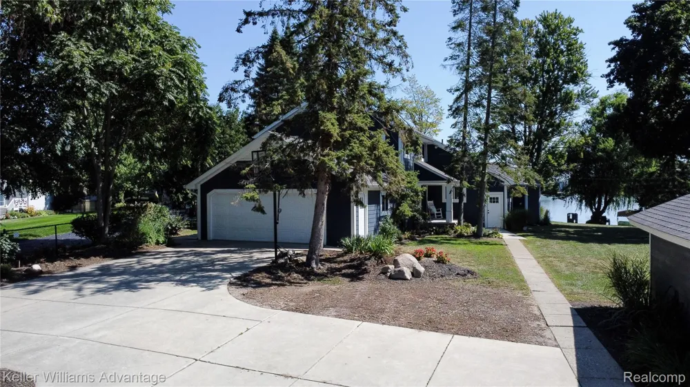 8806 Charbane Avenue White Lake Charter Township, MI 48386