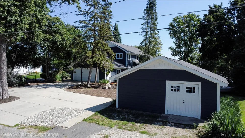 8806 Charbane Avenue White Lake Charter Township, MI 48386