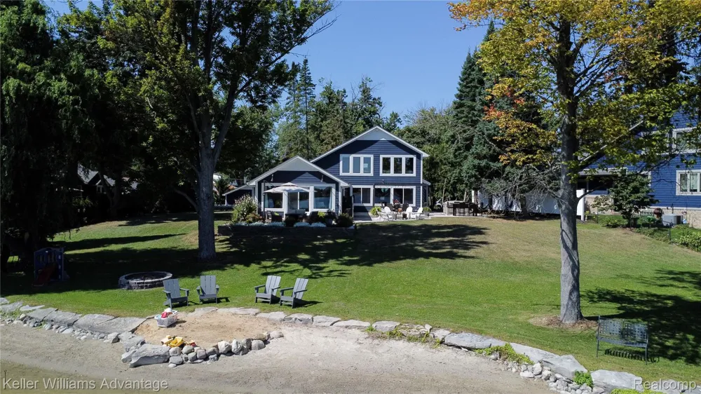 8806 Charbane Avenue White Lake Charter Township, MI 48386