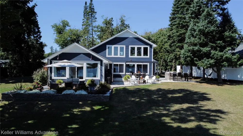8806 Charbane Avenue White Lake Charter Township, MI 48386