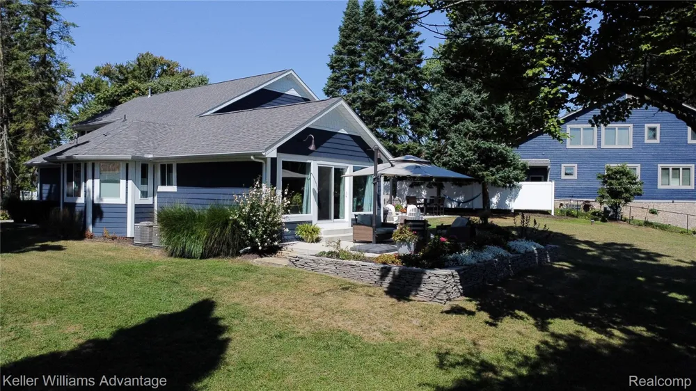 8806 Charbane Avenue White Lake Charter Township, MI 48386
