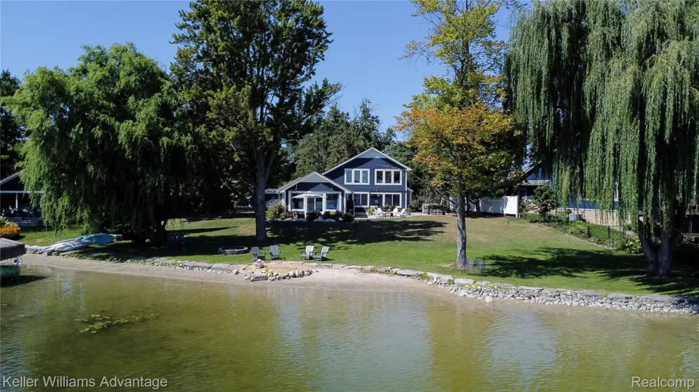 8806 Charbane Avenue White Lake Charter Township, MI 48386