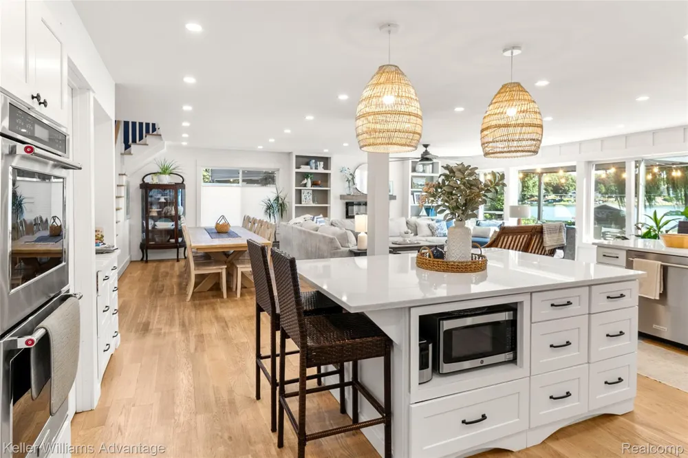 8806 Charbane Avenue White Lake Charter Township, MI 48386