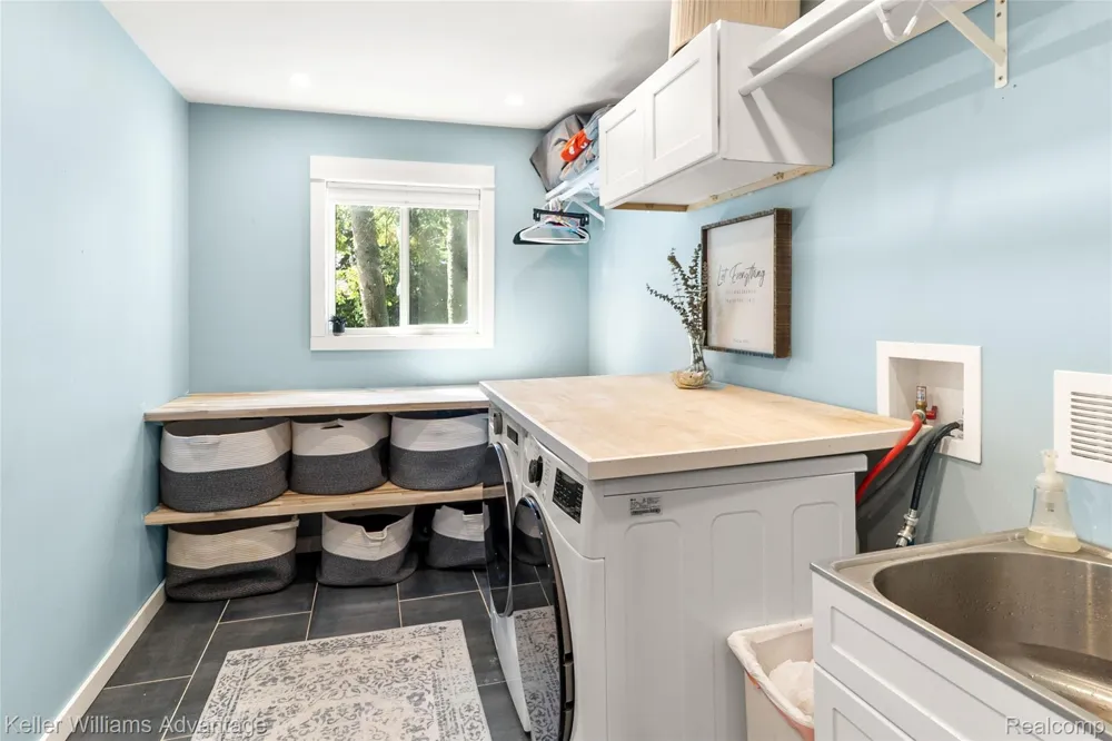 8806 Charbane Avenue White Lake Charter Township, MI 48386