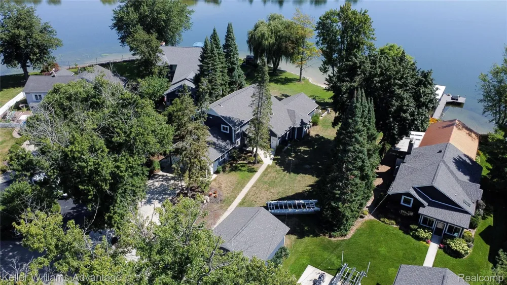8806 Charbane Avenue White Lake Charter Township, MI 48386
