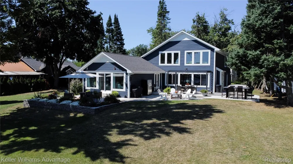 8806 Charbane Avenue White Lake Charter Township, MI 48386