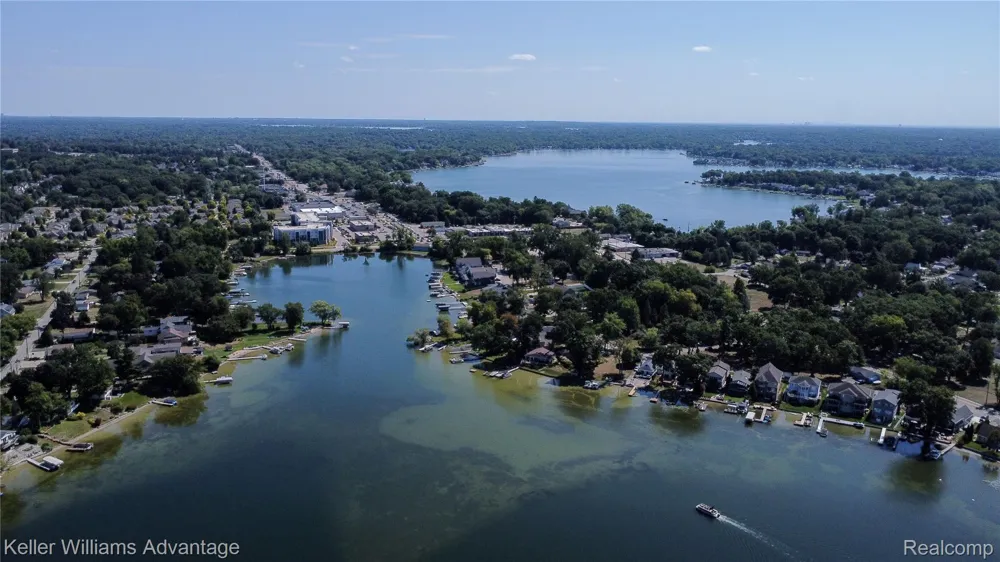 8806 Charbane Avenue White Lake Charter Township, MI 48386