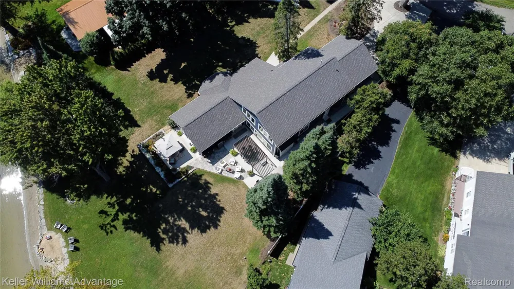8806 Charbane Avenue White Lake Charter Township, MI 48386