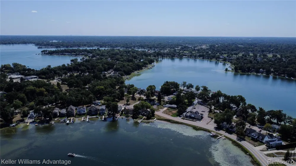 8806 Charbane Avenue White Lake Charter Township, MI 48386