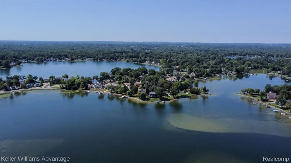 8806 Charbane Avenue White Lake Charter Township, MI 48386