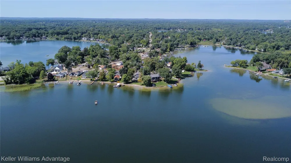 8806 Charbane Avenue White Lake Charter Township, MI 48386