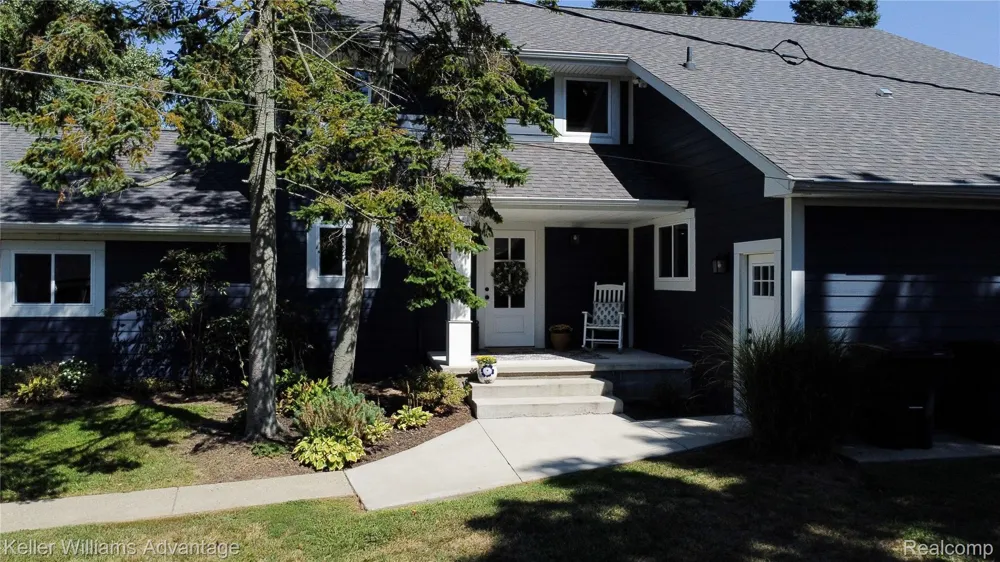 8806 Charbane Avenue White Lake Charter Township, MI 48386