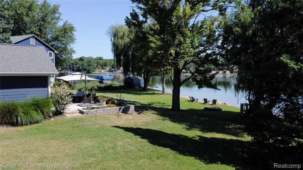 8806 Charbane Avenue White Lake Charter Township, MI 48386