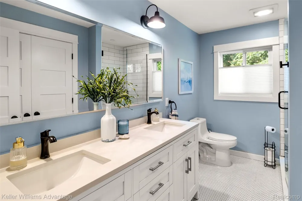 8806 Charbane Avenue White Lake Charter Township, MI 48386