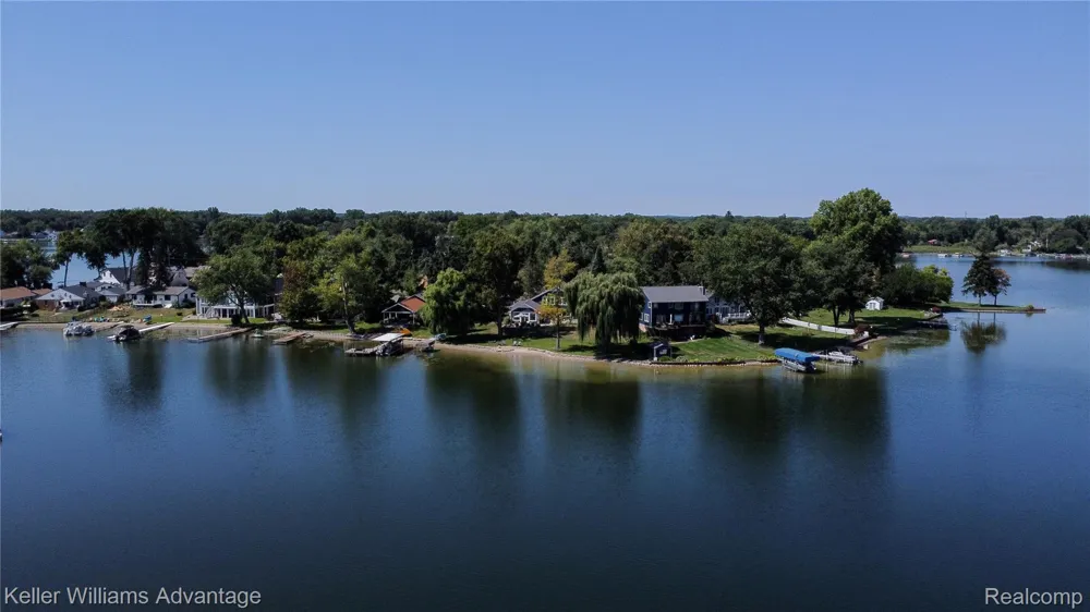 8806 Charbane Avenue White Lake Charter Township, MI 48386